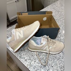 Womens 9 New Balance 574 - NEW IN BOX